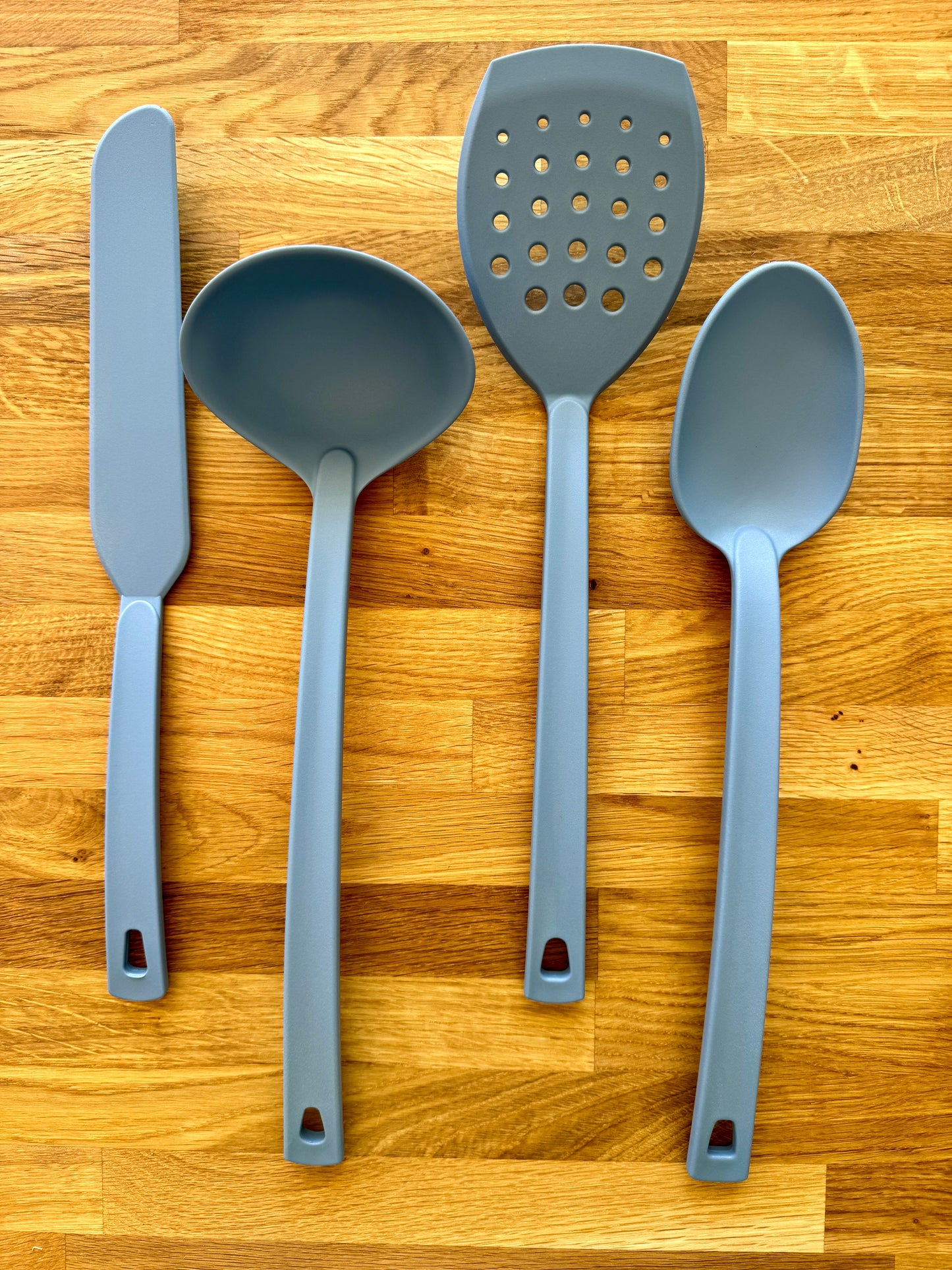 Stekspade med hål / Pelle Pastell Blå