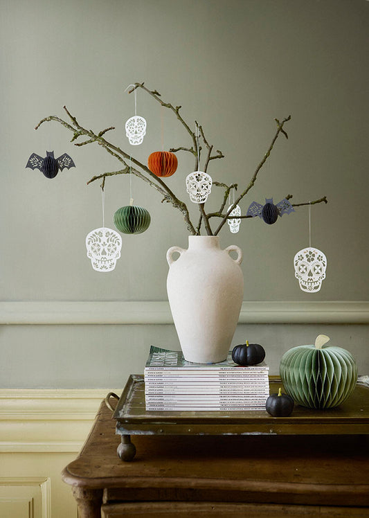 Halloween hänge, dödskallar / Paper Ornaments Skulls 8cm Off White S/3pcs